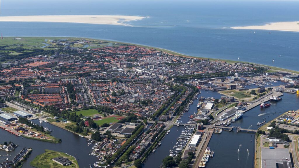 Luchtfoto Haven van Den Helder