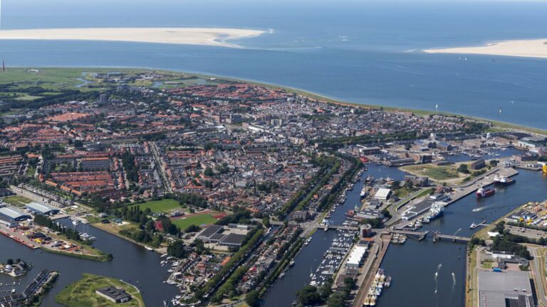 Luchtfoto Haven van Den Helder