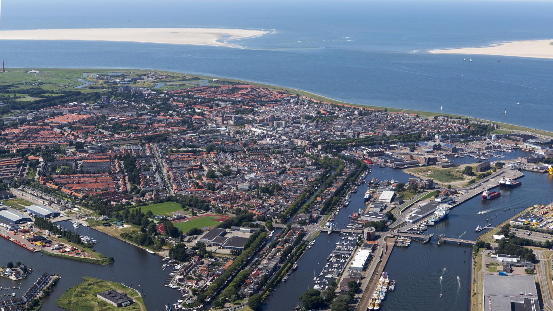 Luchtfoto Haven van Den Helder