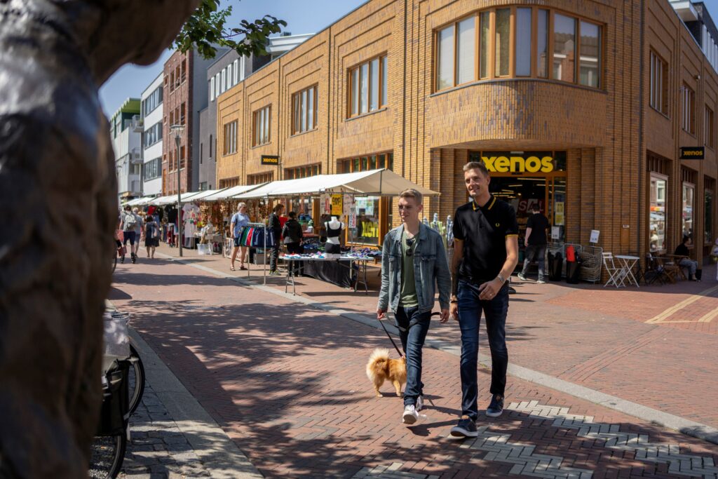 Wandelen door de binnenstad van Den Helder