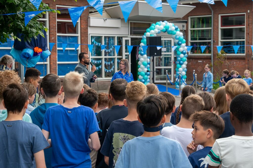 steeds meer scholen sluiten zich aan en worden Blue School Municipality