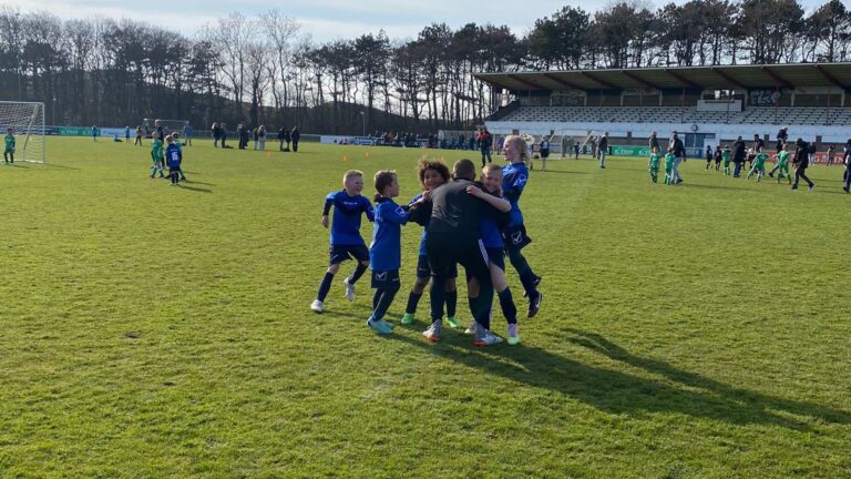 Scholierenvoetbal bij sportpark de Streepjesberg