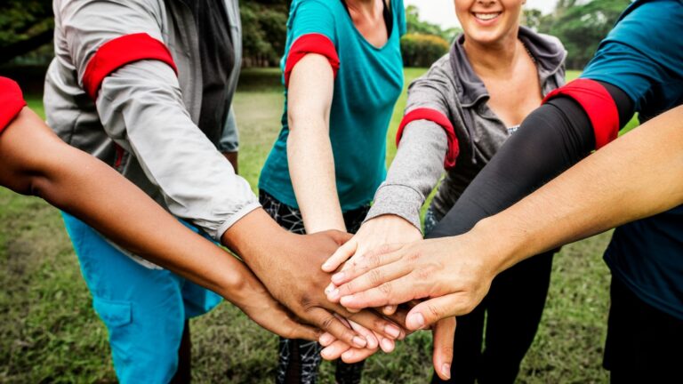 41041676-16f9-4663-a2bc-fc33b02c2c17-thumbnail_Foto_Persbericht_Wethouders_bekrachtigen_samenwerking_voor_sociale_veiligheid_in_de_sport_1920x1080