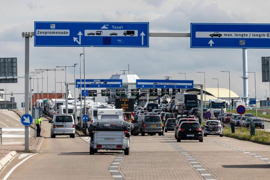 Queue for cars at the Texel parking area