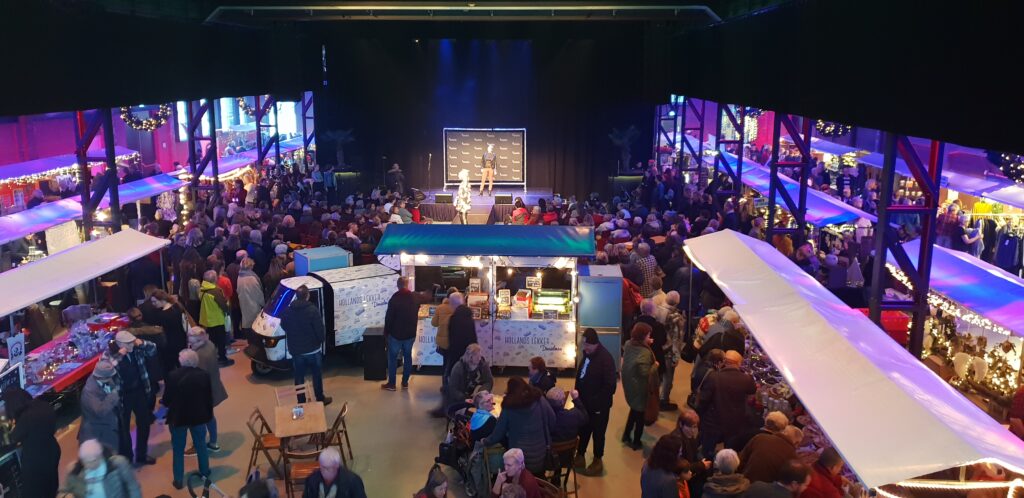 Foto van een volle stadshal in Theater de kampanje tijdens het evenement winterdromen