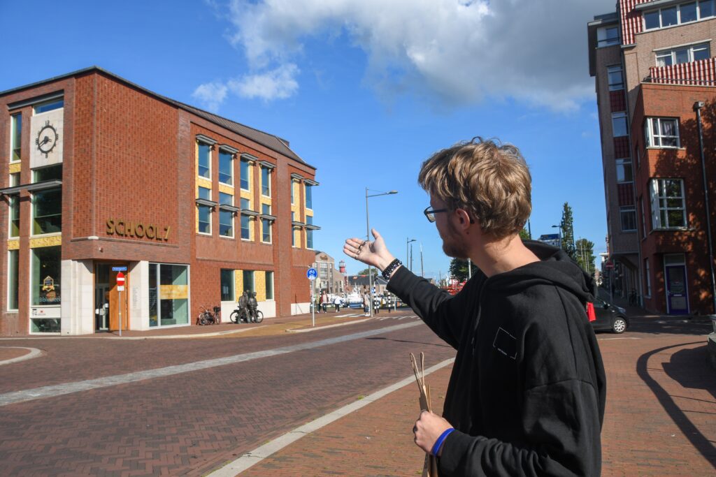 Stadsgids Christiaan bij Bibliotheek School 7