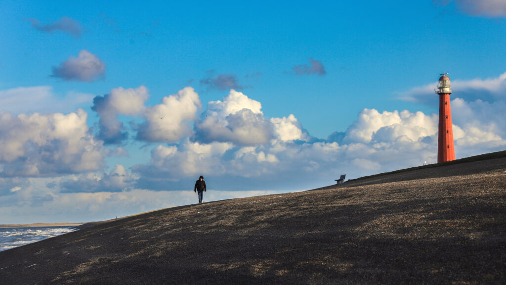 Vuurtoren en dijk
