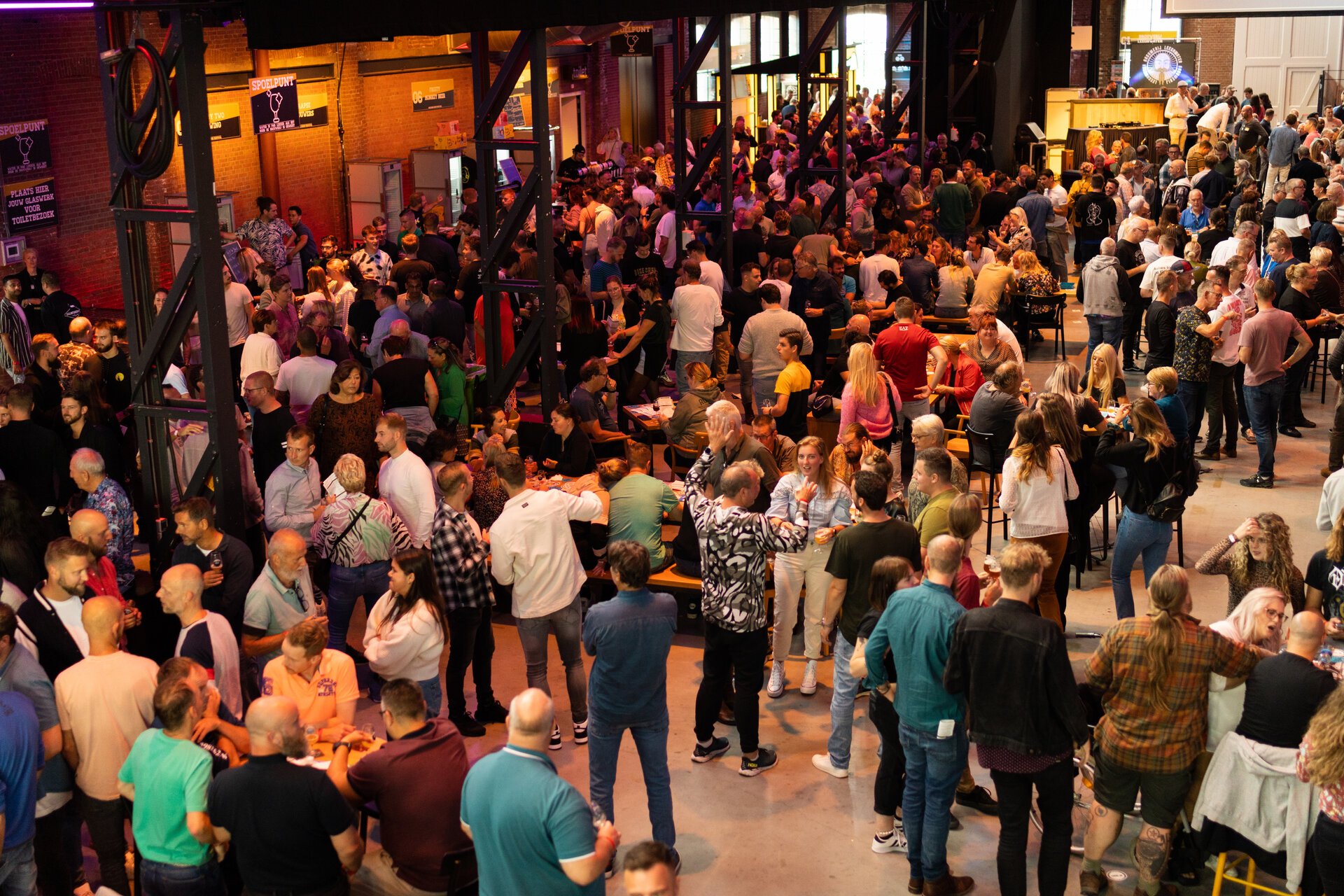 Photo of the city hall of Theater de Kampanje during the beer festival