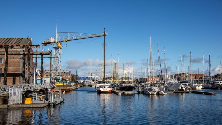 camperplaats op Willemsoord met jachthaven