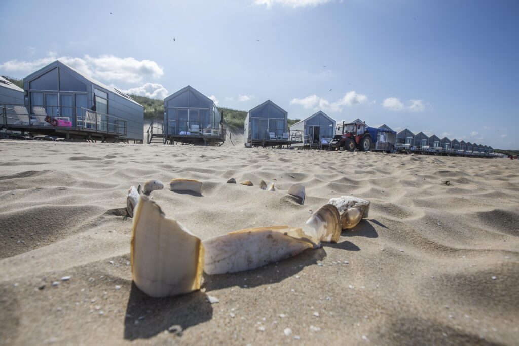 Strandhuisjes Julianadorp van voren