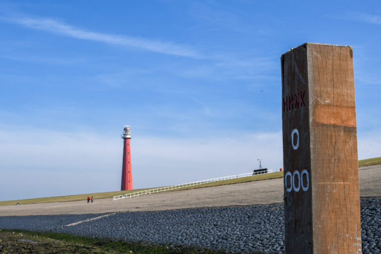 Paal 0 markeert het begin van de Waddenzee