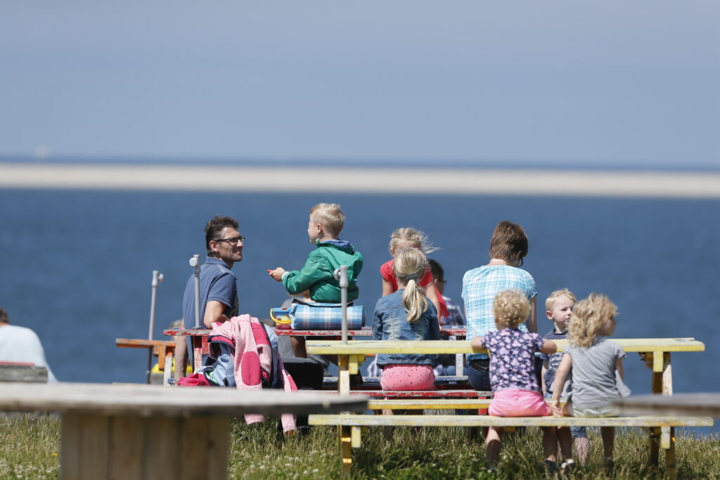 Terras bij Storm aan Zee