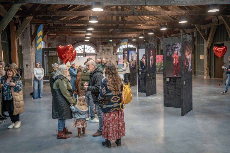Ausstellung im Willemsoord Gebäude 66 mit der Ausstellung "In Love with Den Helder"