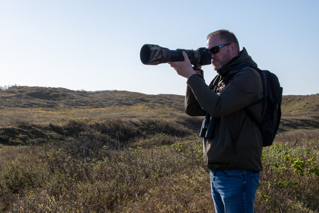 Natuurfotograaf en ambassadeur fotograffeert in de Noordduinen