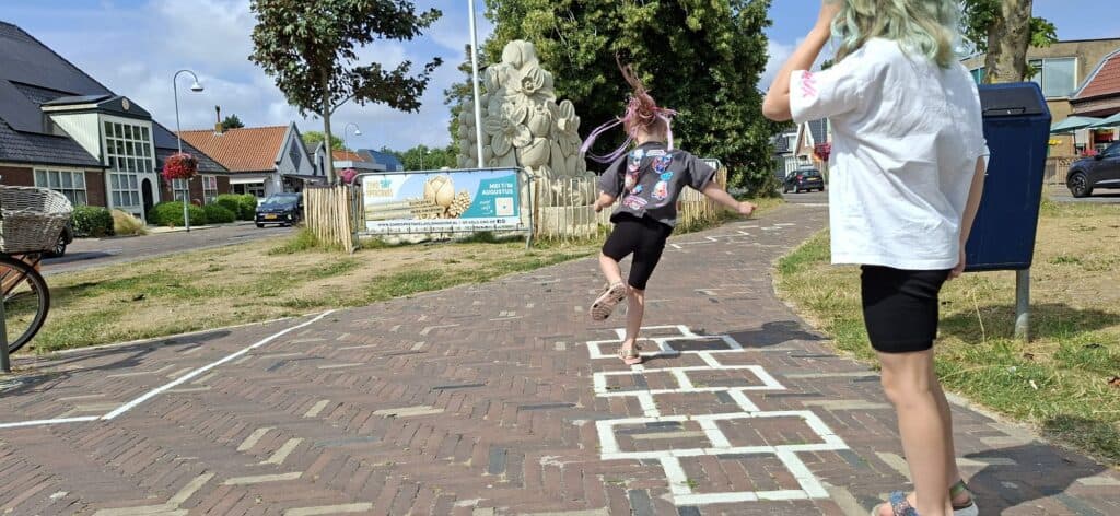Hinkelbaan bij de zandsculpturen