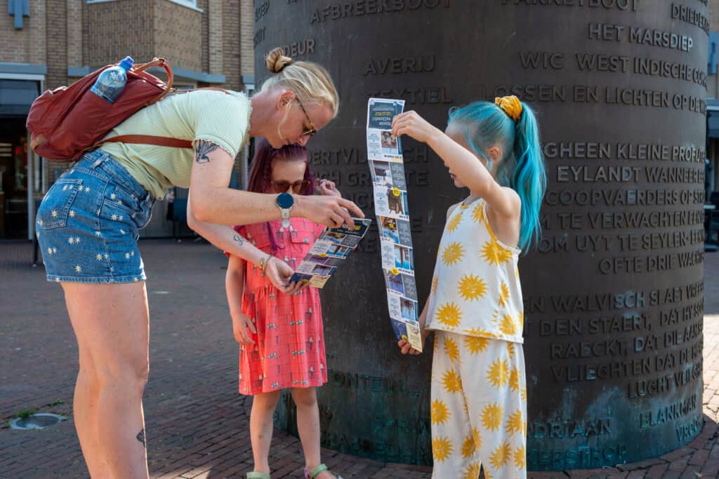 Children on exploration with the Den Helder Logbook