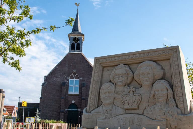 Sandskulptur der königlichen Familie Juliana-Puppe